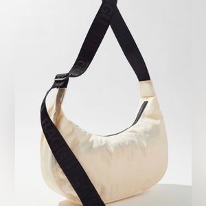 BAGGU Medium Crescent UO Exclusive Color